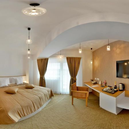 Hotel Condor Tulcea Extérieur photo